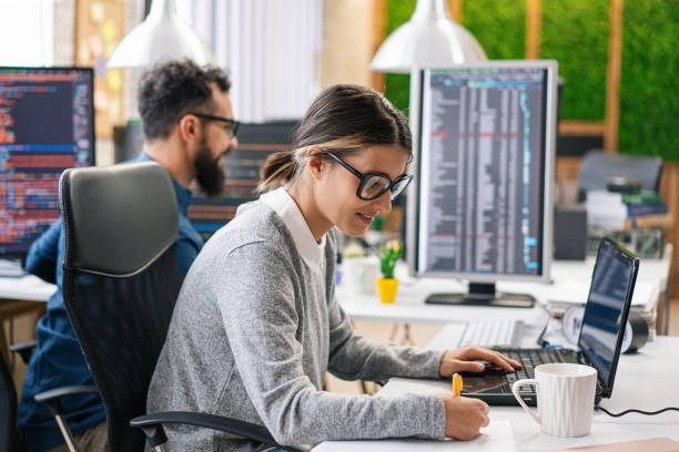 Cómo elegir una empresa de software para tu proyecto exitoso 2 Analizar la experiencia y especialización de la empresa