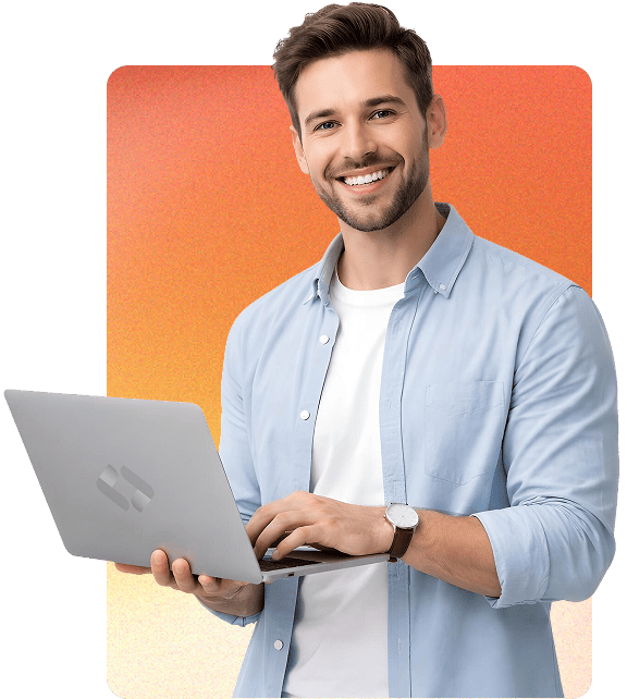hombre sonriendo con laptop en mano y fondo naranja codigos ia y desarrollo de software 1